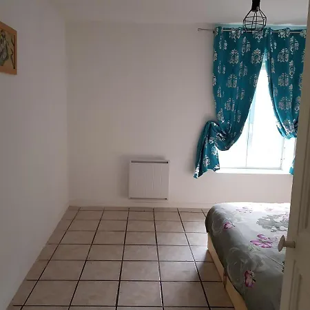 Jolie Moderne à *